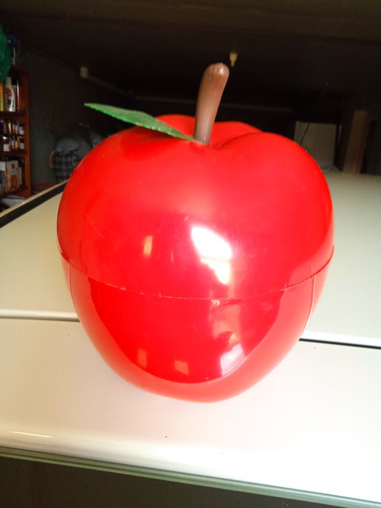 une pomme � gla�ons vintage 15 Ciry-le-Noble (71)