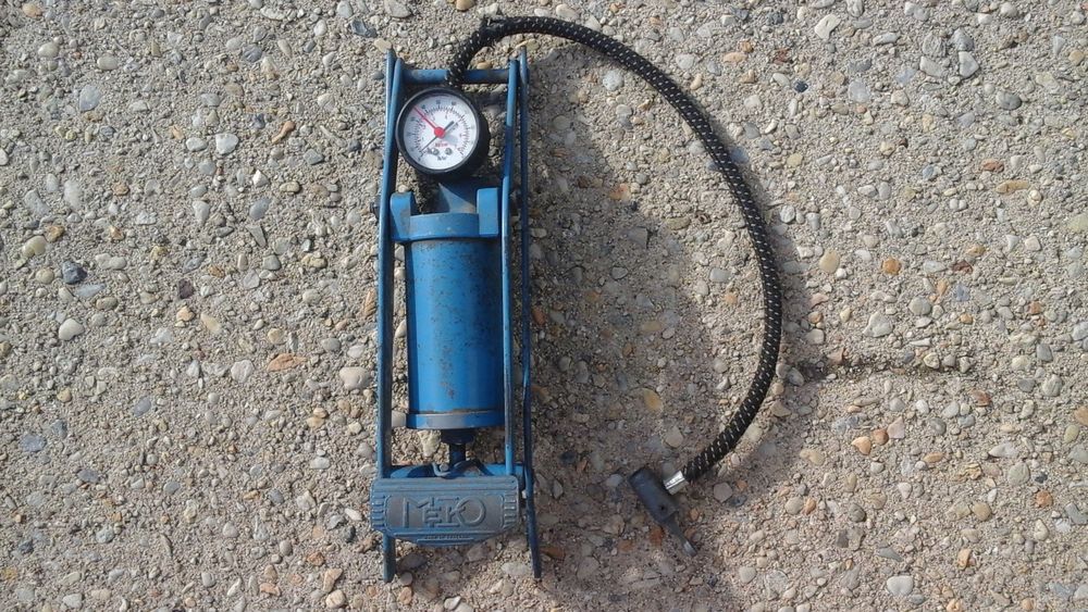 Pompe gonflage auto moto v�lo 5 Perrou (61)