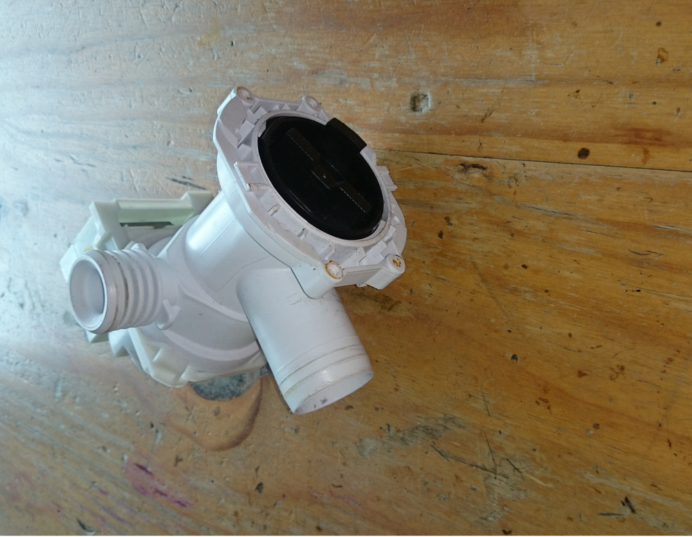 Pompe de machine � laver neuve. 15 Poitiers (86)