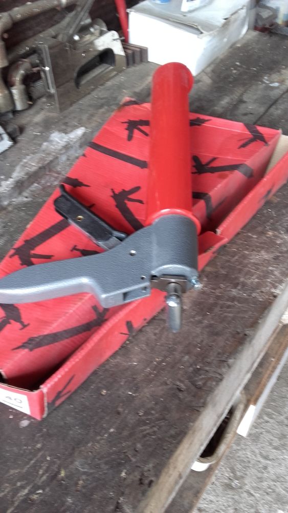 pompe a mastique 50 B�g�-le-Ch�tel (01)