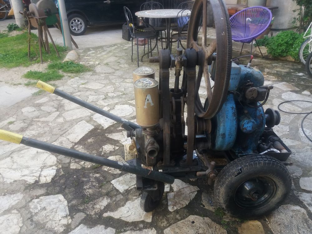 Pompe � eau ou vin m�me lie de vin (gros d�bit)  200 Vauvert (30)