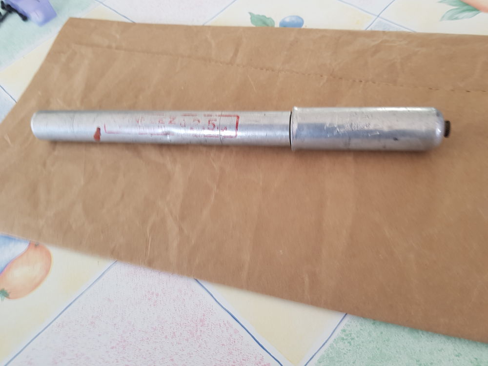 Pompe � v�lo manuelle RETRO 1950  TBE 15 Frontignan (34)