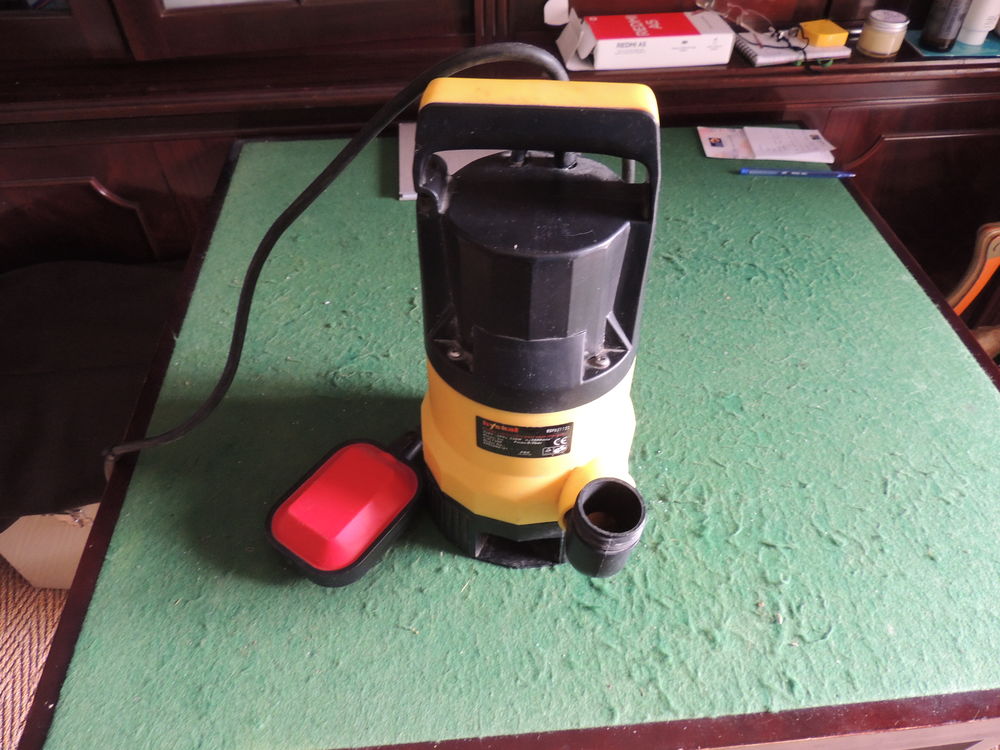 POMPE 20 Pernes-les-Fontaines (84)