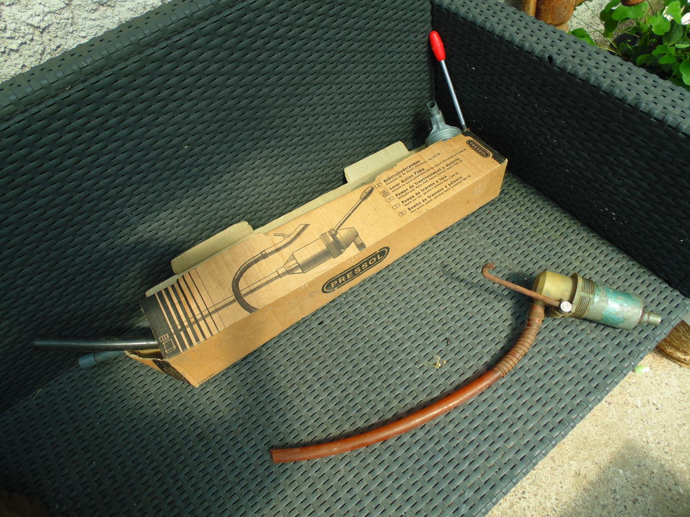 Pompes dont une de marque  Pressol 40 Bonnet (55)