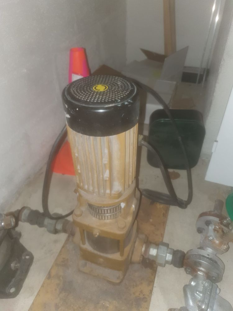 Pompes � eaux Grundfos 220v 135 Chelles (77)