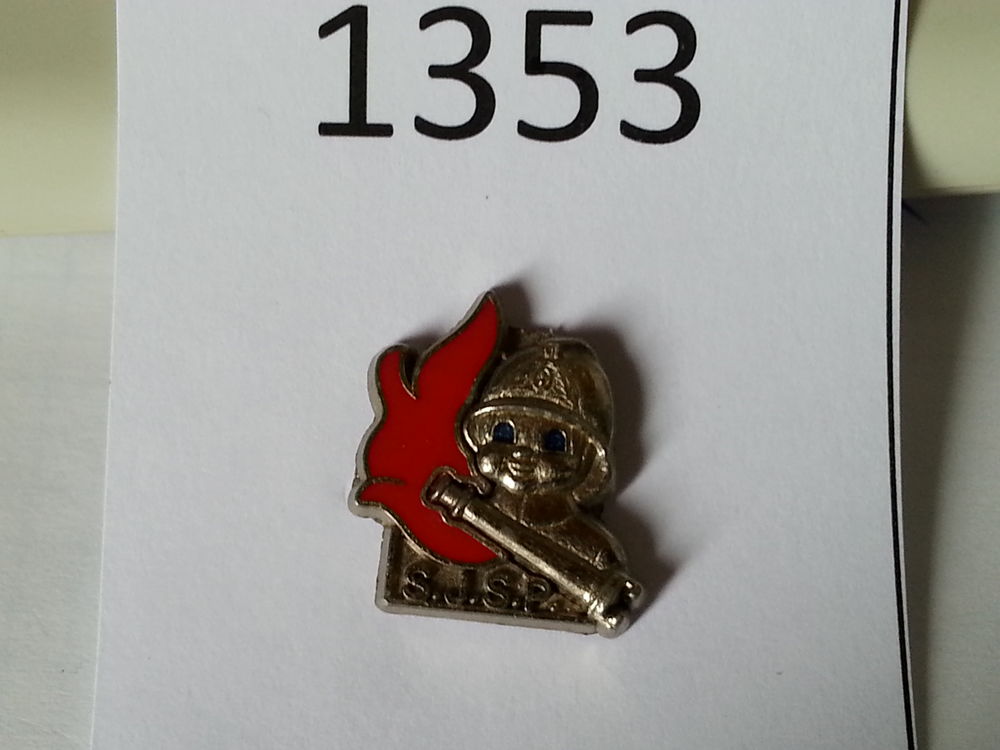 PIN'S POMPIER - N° 1353
2 Saint-Michel-en-l'Herm (85)