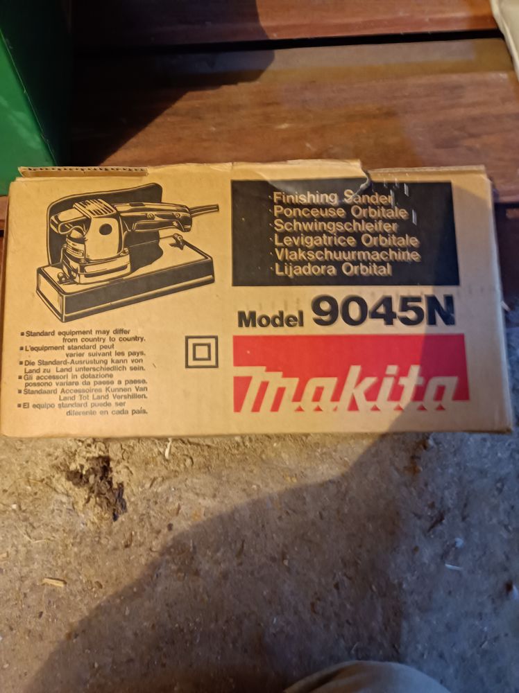 Ponceuse vibrante Makita 9045 N
80 Bougival (78)