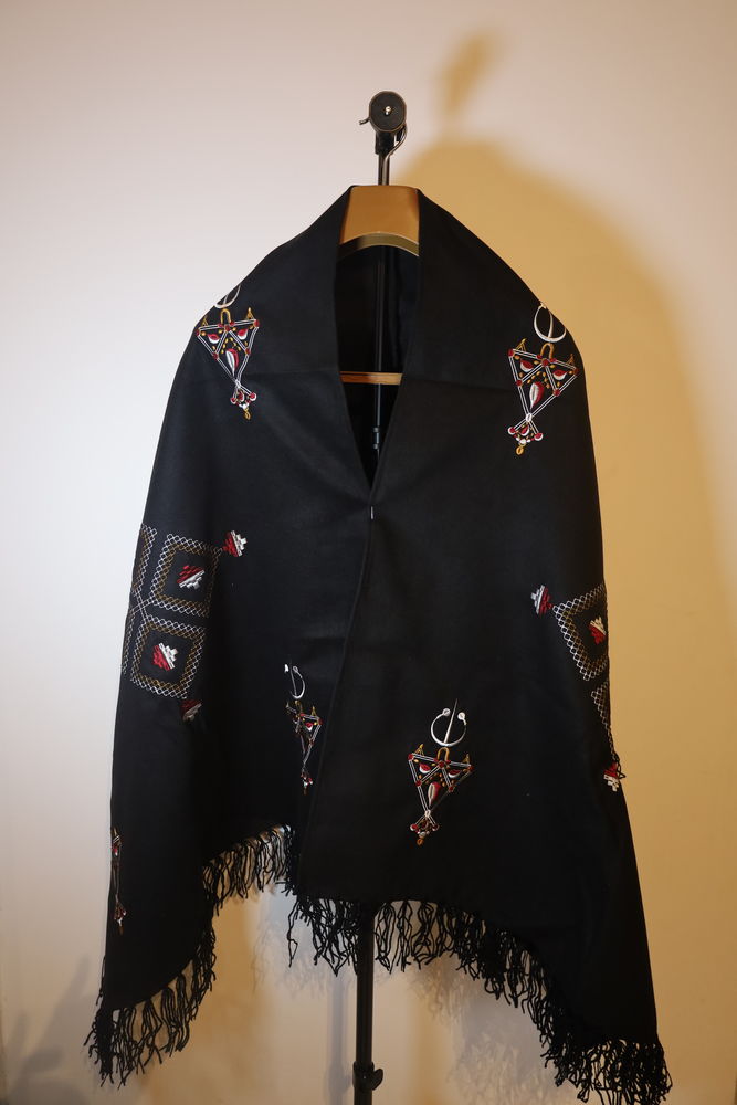 Poncho Artisanal Noir 35 Marseille 1 (13)