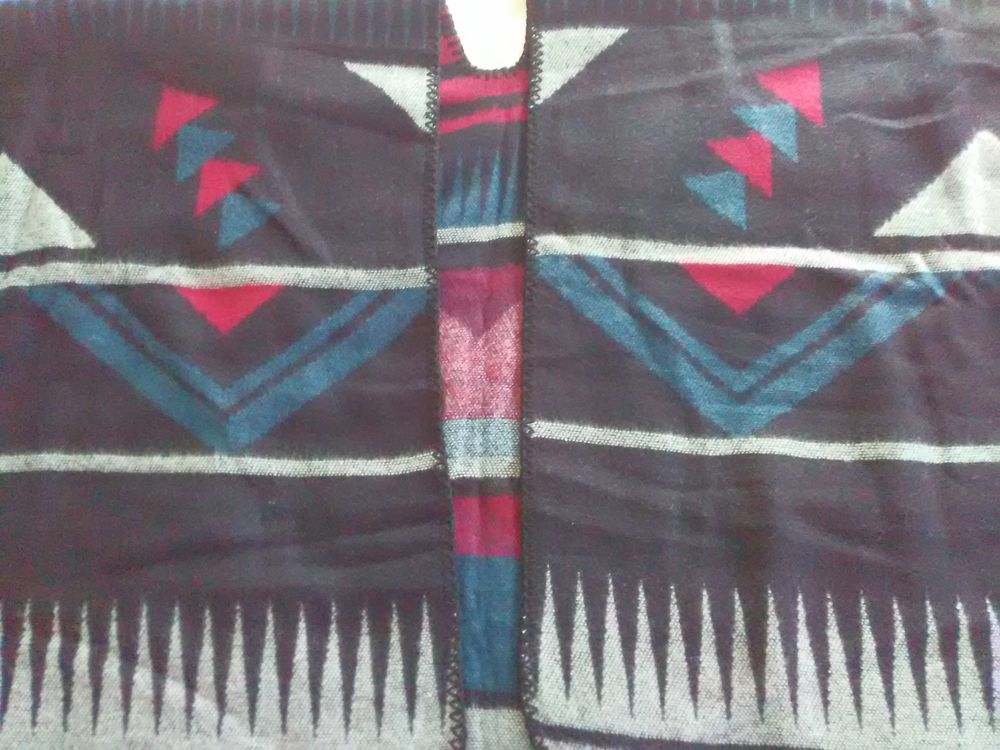  Ponchos Neufs (2) / � l'unit� 6 Taillades (84)