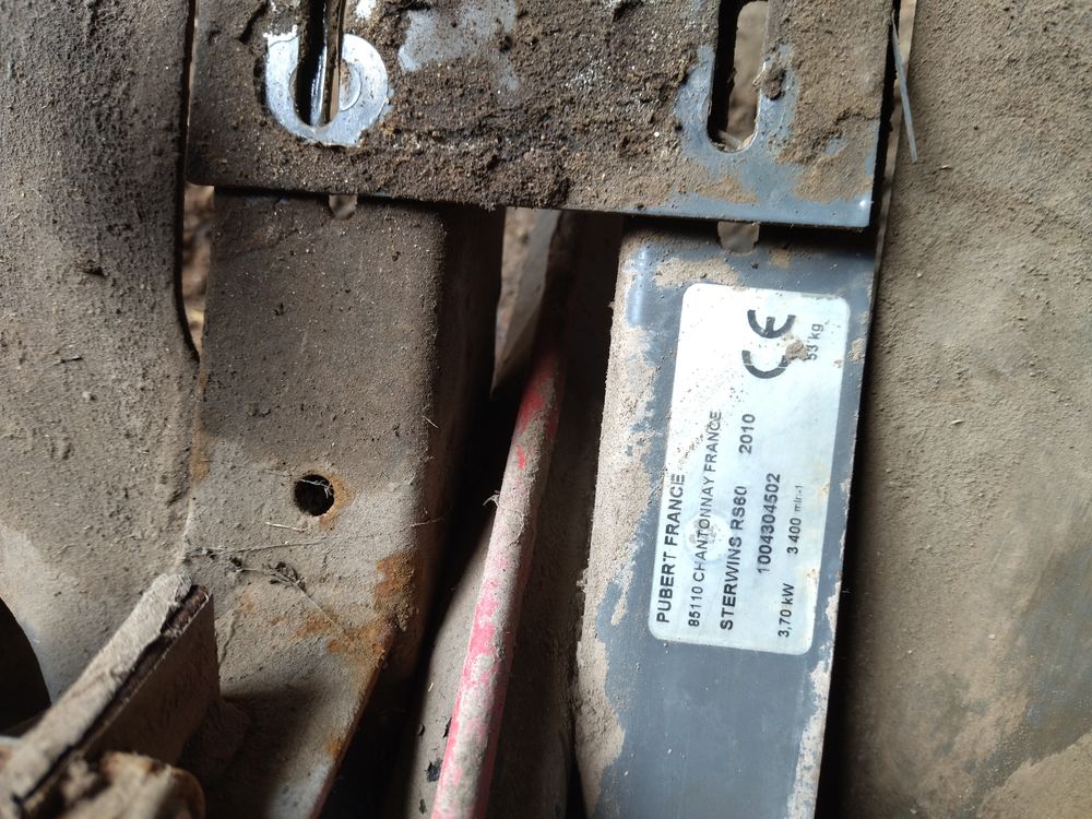 Pont motobineuse PUBERT STERWINS RS 60 30 Fontaine-Gu�rin (49)