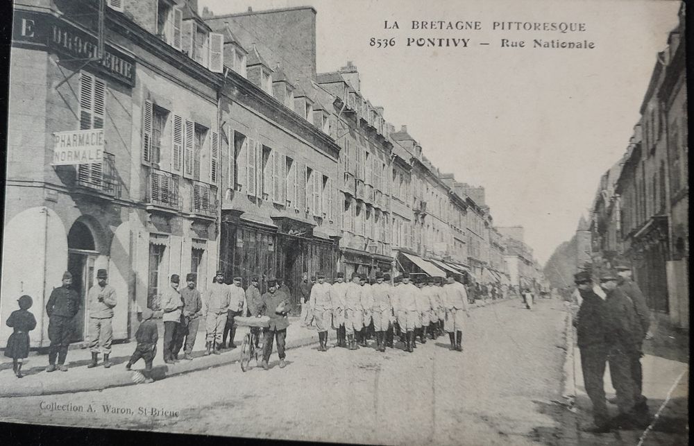 56  Pontivy rue Nationale D�fil� du r�giment 1915 14 Tours (37)