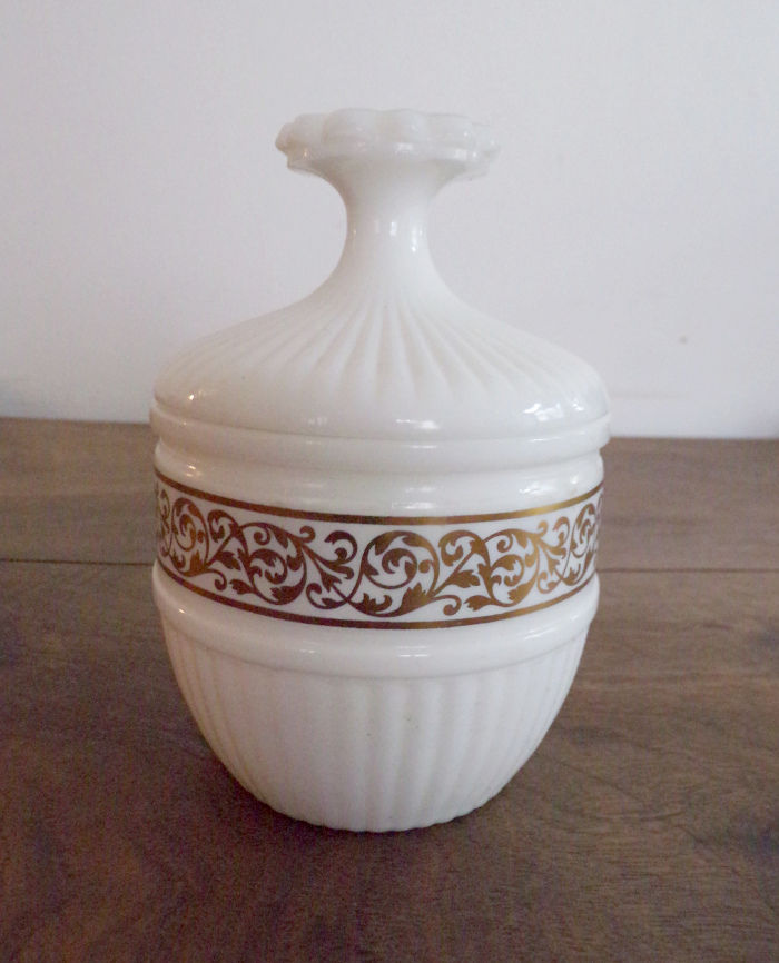 Pot en porcelaine blanche vintage cannel� frise entrelacs 6 Laval (53)