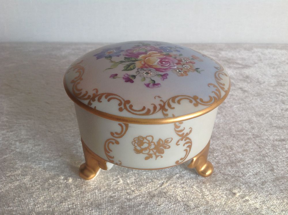 PORCELAINE D'ART LIMOGES TRIPODE D�COR RELIEF MAIN Envoi Pos 50 Tr�gunc (29)