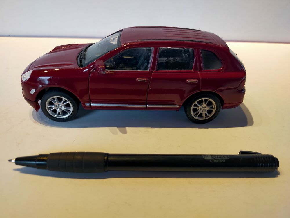 Porsche Cayenne Turbo miniature
8.5 Mirecourt (88)