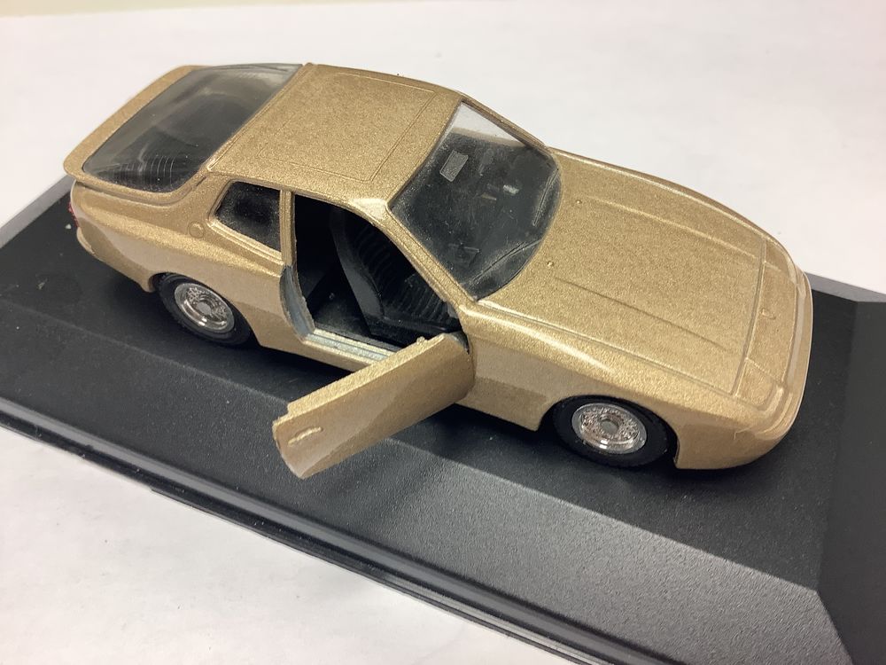 PORSCHE 944 voiture miniature 8 Al�s (30)