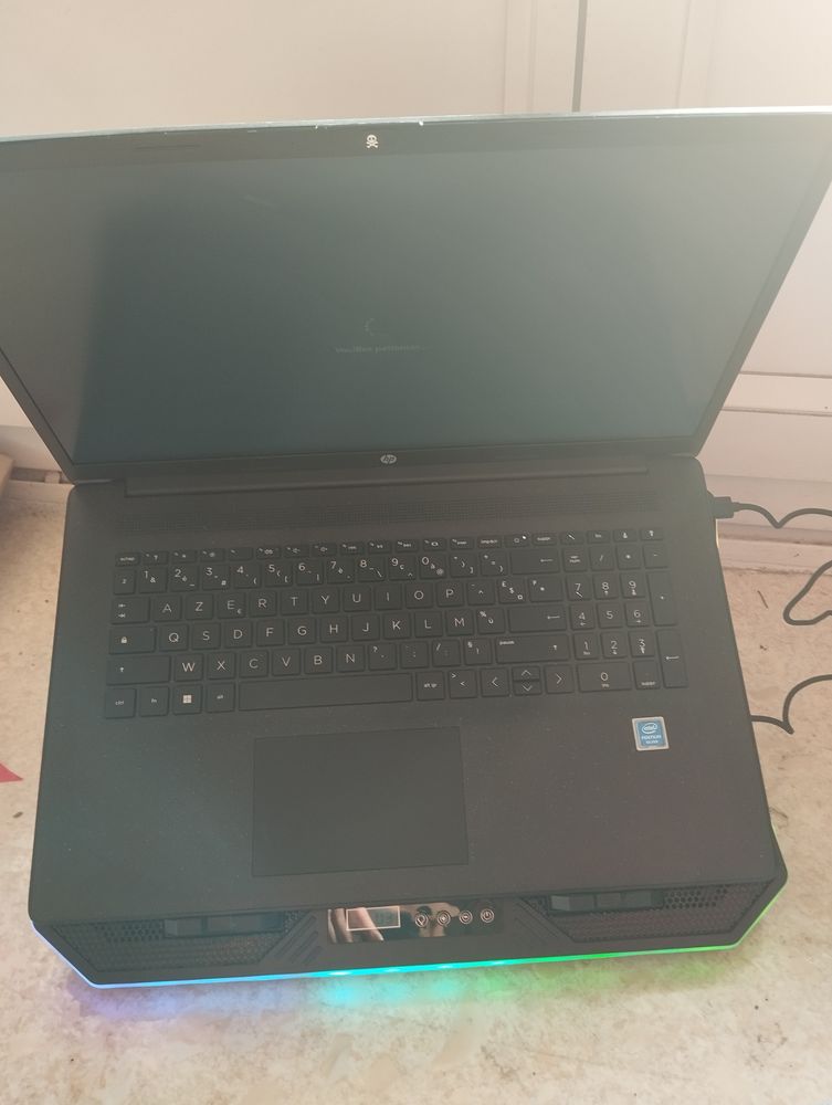 pc portable hp+ support souris rechargeable chargeurs ect... 170 Reims (51)