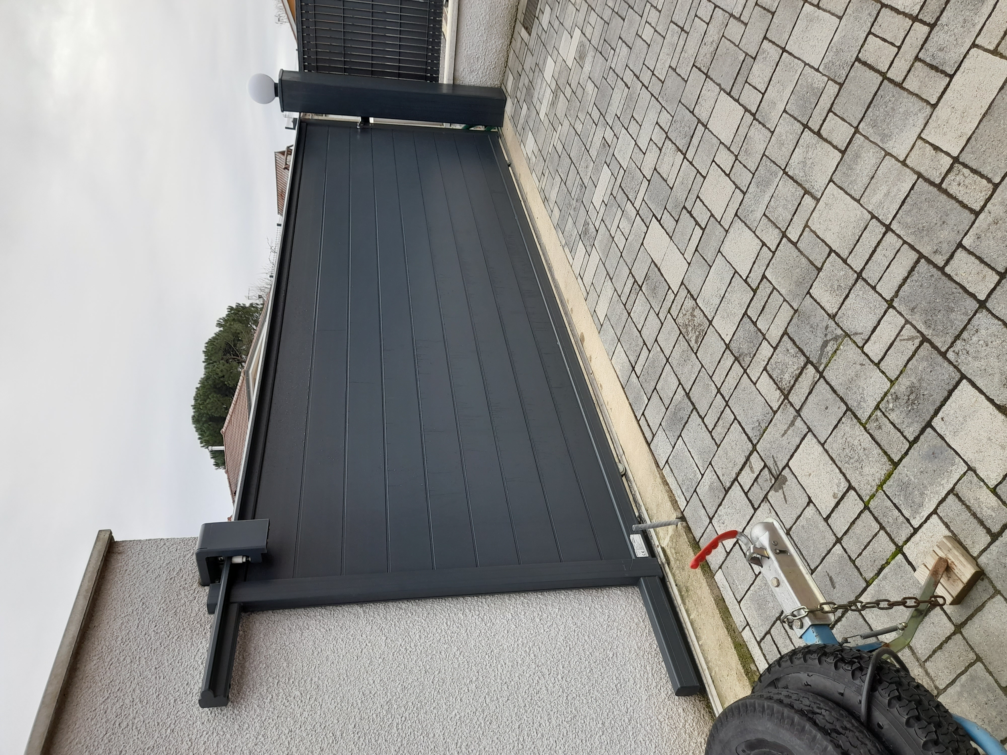 Portail aluminium et son pilier alu 750 Haute-Rivoire (69)