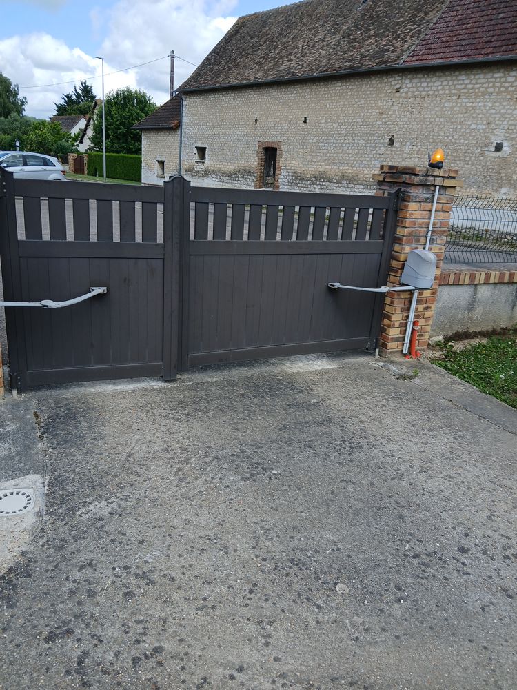 Portail en aluminium
350 Le Vaudreuil (27)