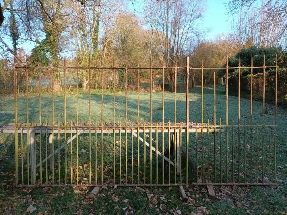 Portail ancien fer forg� 300 Sebourg (59)