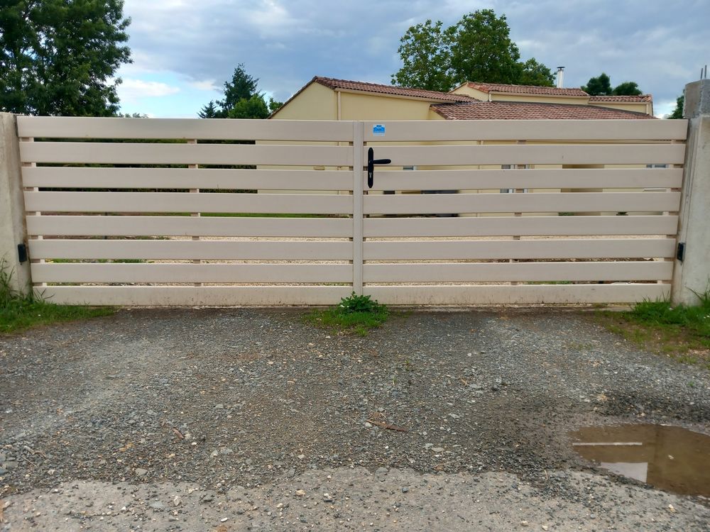 Portail PVC beige 4ml 400 Romans (79)