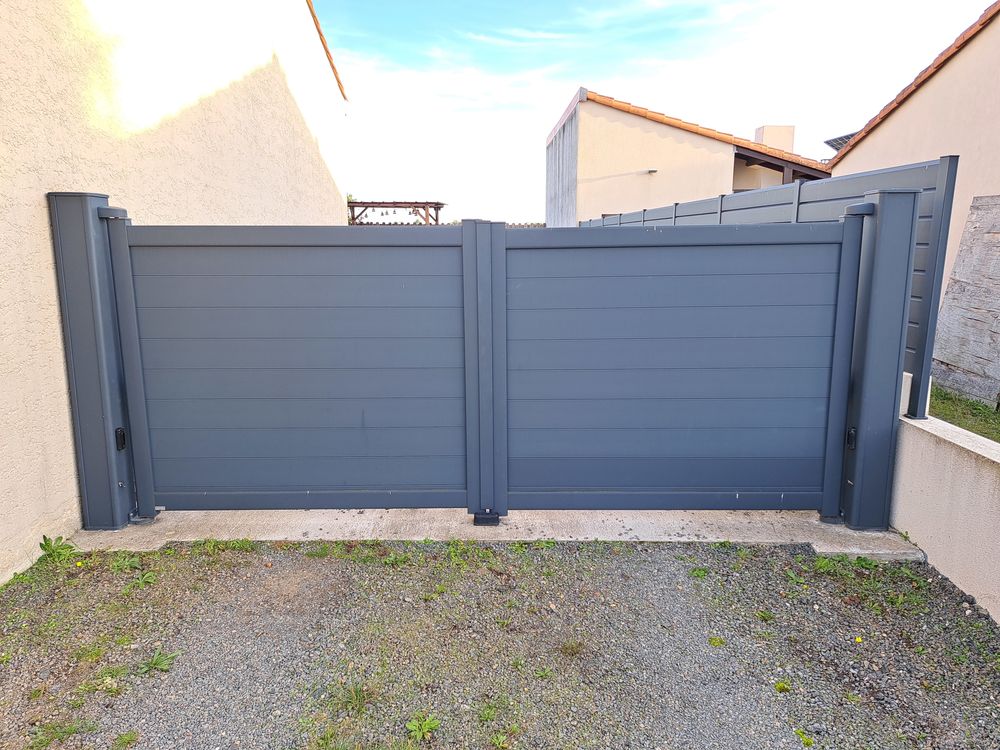 Portail deux vantaux KOSTUM 2000 La Chapelle-Heulin (44)