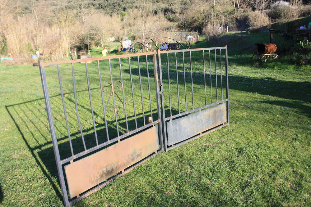 portail fer deux vantaux 0 Riols (34)