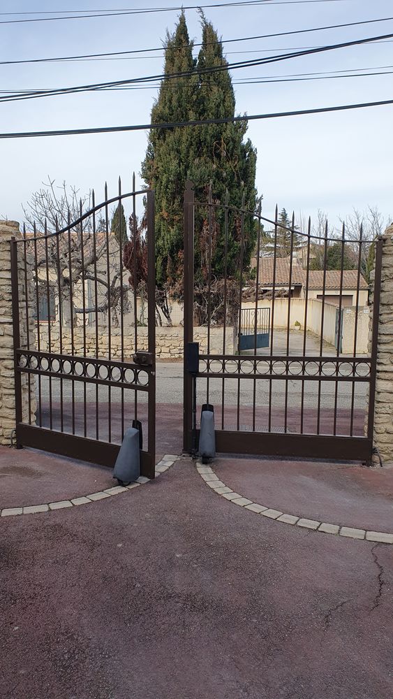portail fer forg� 600 Pernes-les-Fontaines (84)
