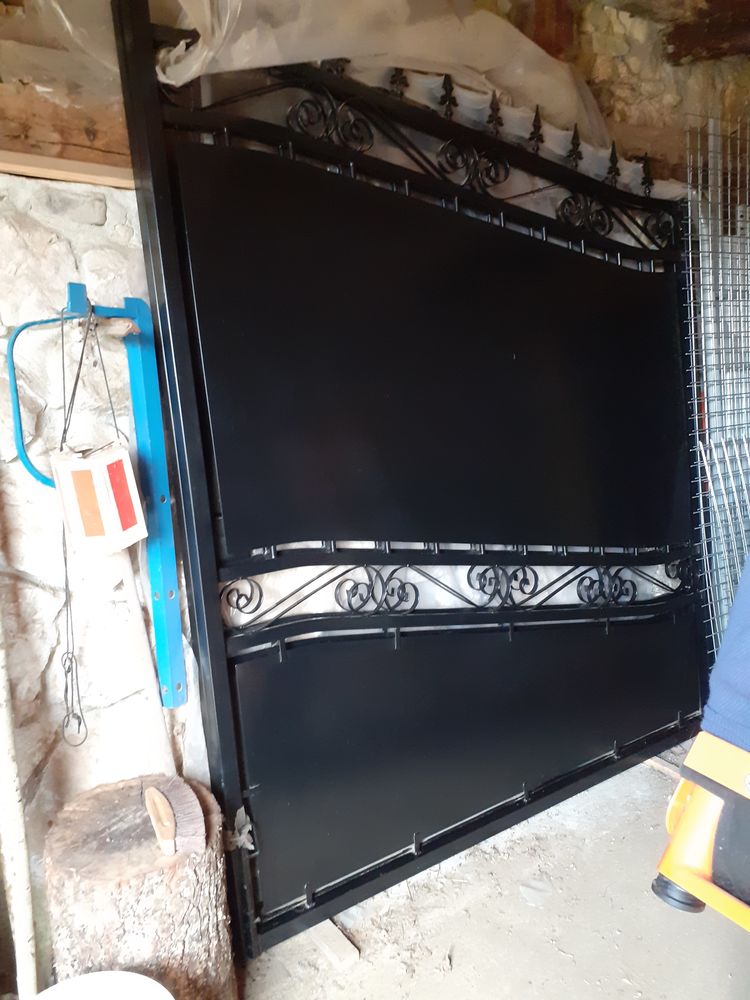 Portail plein en fer noir neuf 650 Ilhat (09)