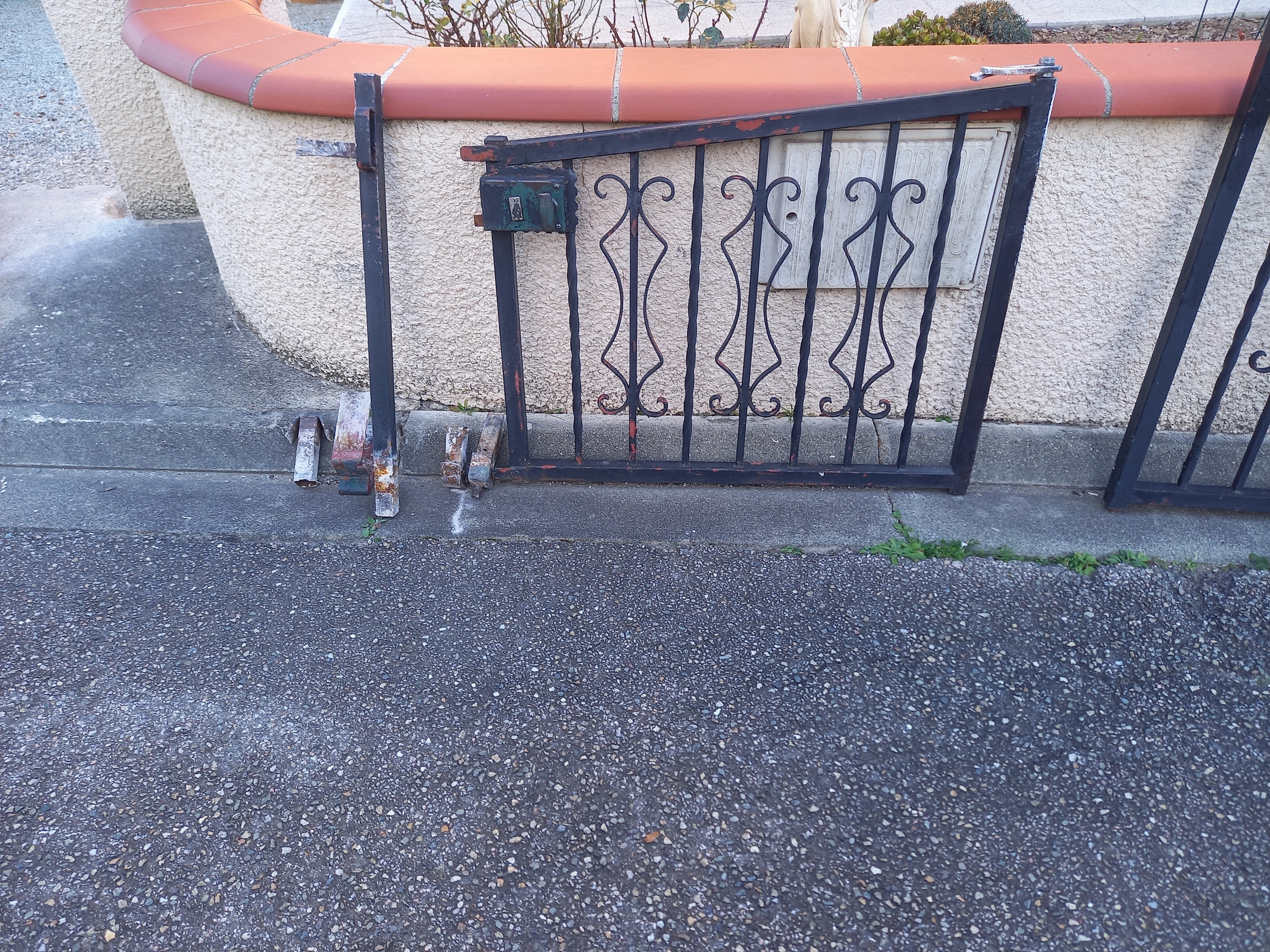 Portail et portillon en fer forg� 120 C�ret (66)