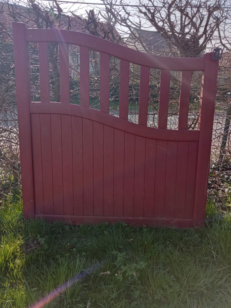 PORTAIL ET PORTILLON RAL ROUGE BASQUE EN ALUMINIM 500 Flesselles (80)