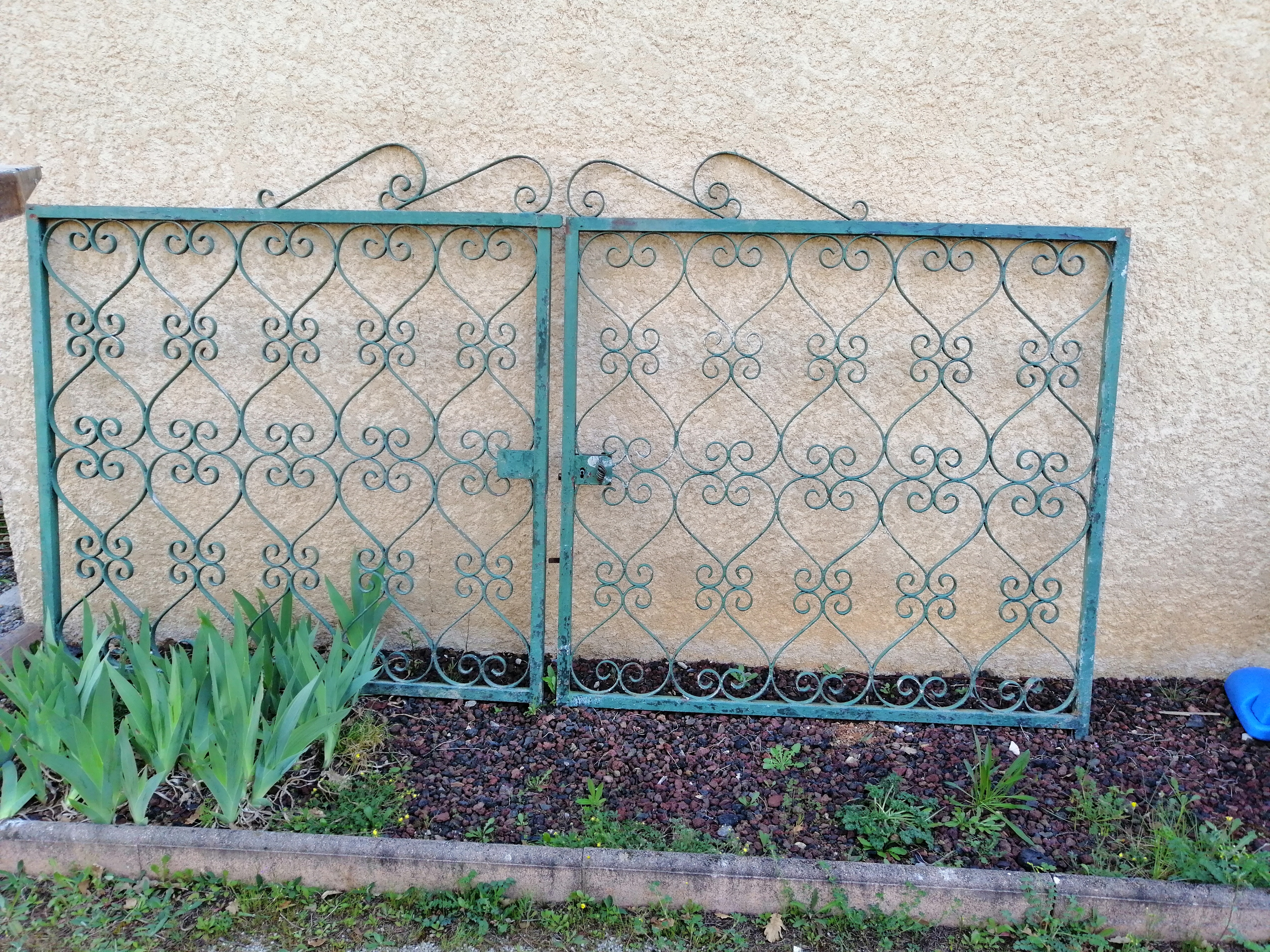 Portail 2 vantaux en fer forg� 250 Mison (04)