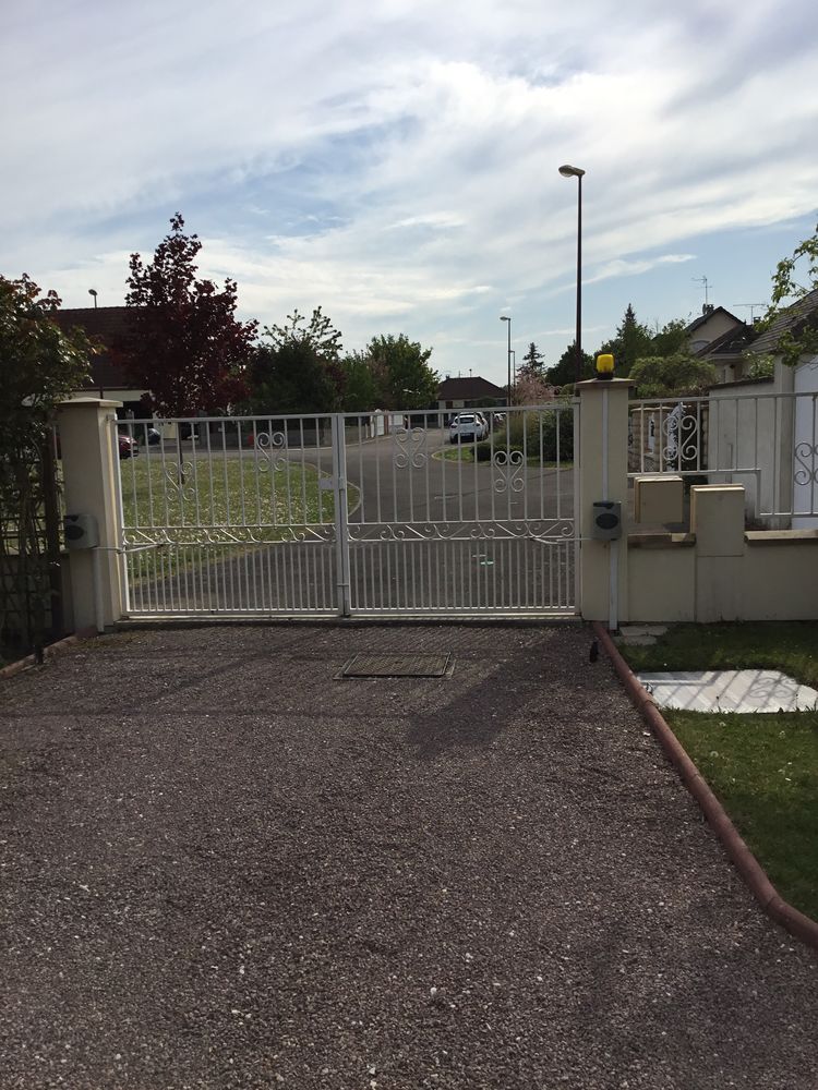 Portail 150 Saint-Andr�-les-Vergers (10)