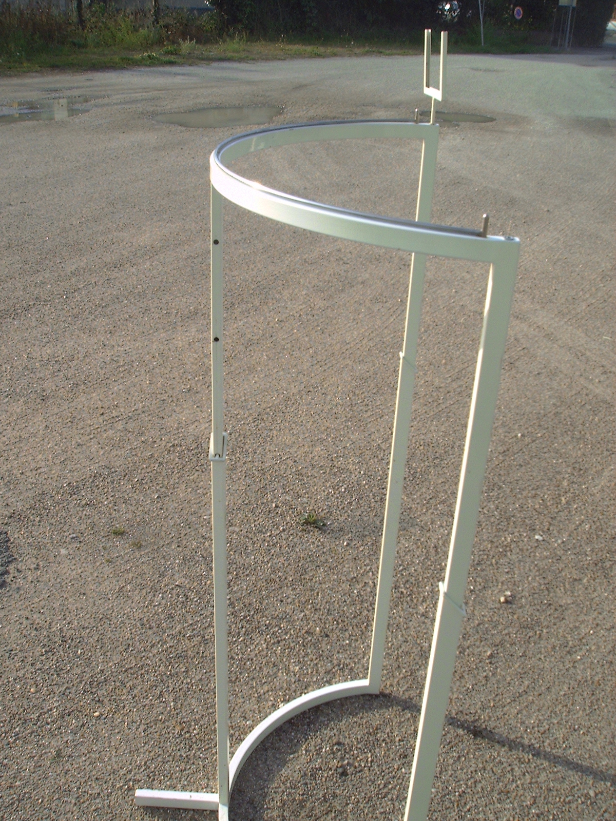 Portant � v�tement professionnel en demi cercle r�glable ORL 50 Saint-Denis-en-Val (45)