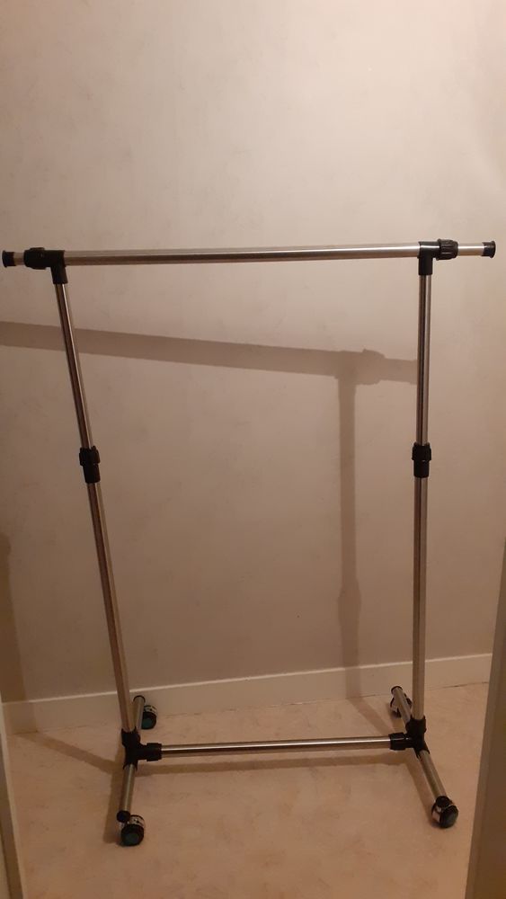 Portant v�tement 25 Laval (53)