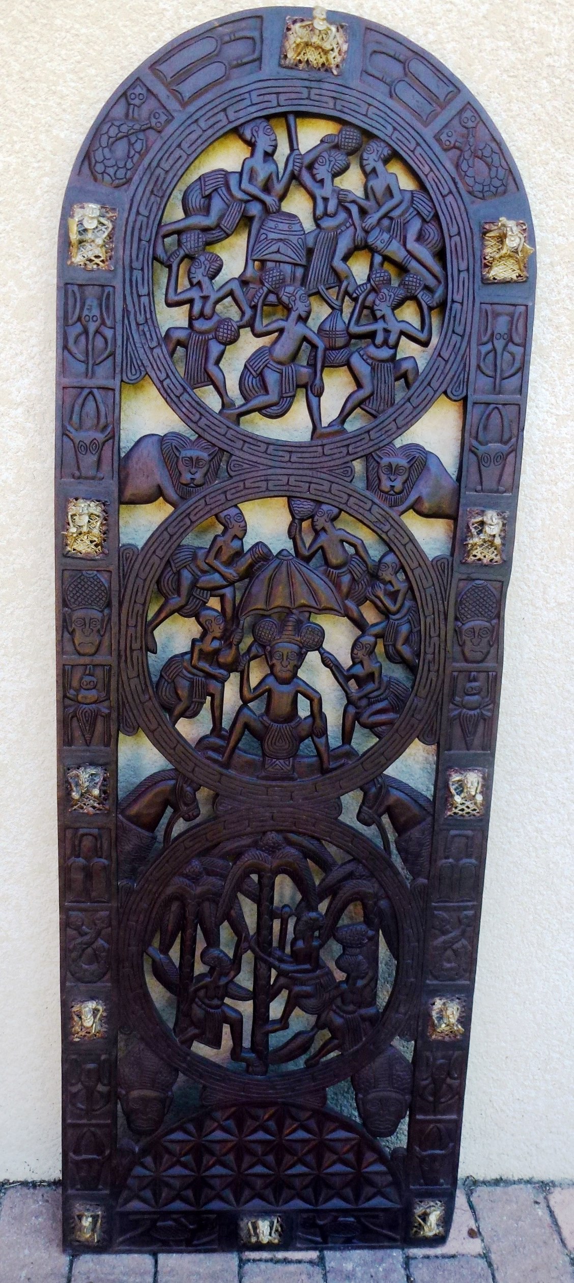 Porte Africaine Bamoun du Cameroun en bois sculpt� 110 Saint-Geoire-en-Valdaine (38)