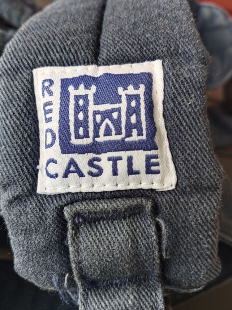 PORTE BEBE DE MARQUE RED CASTLE 
25 Hendaye (64)