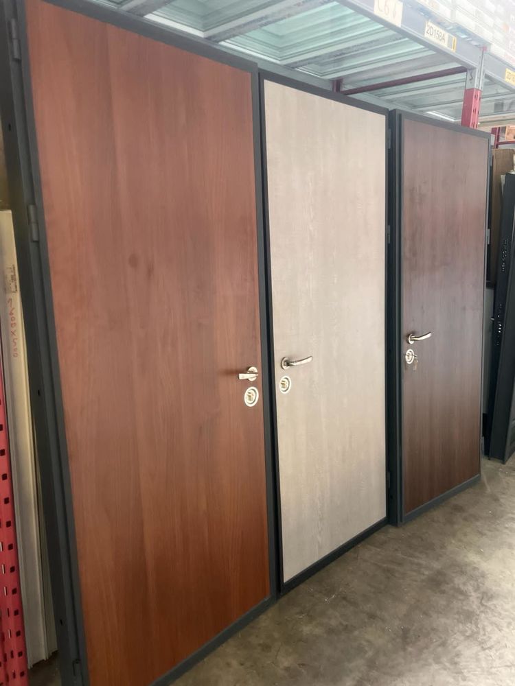 Porte blind�e acier stock. TEL : 0768349324 399 Aubervilliers (93)