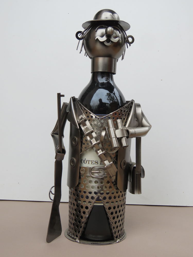 Porte-bouteille en m�tal, figurine chasseur 14 Beauzelle (31)