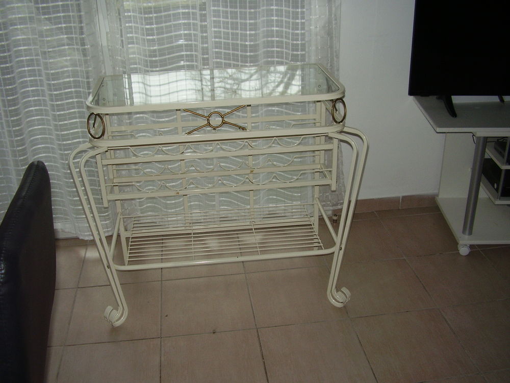 Porte-bouteilles d�co. 25 Saint-Martin-de-Crau (13)