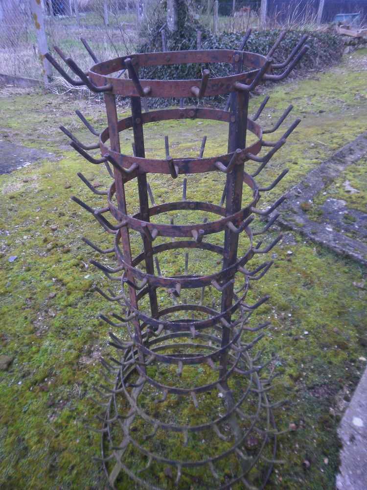 Porte bouteilles en fer 100 Savonni�res (37)