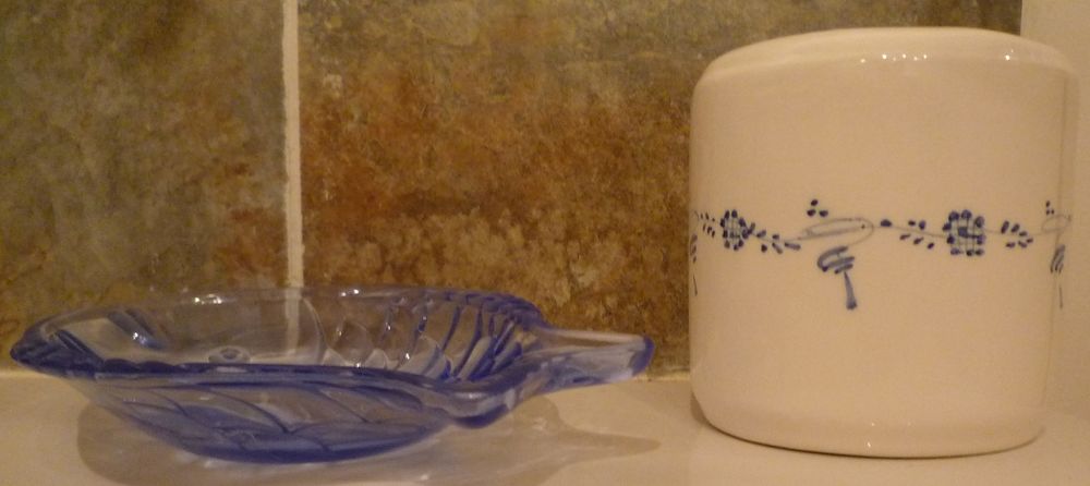 Porte brosses a dents vintage en c�ramique blanche 12 Dole (39)