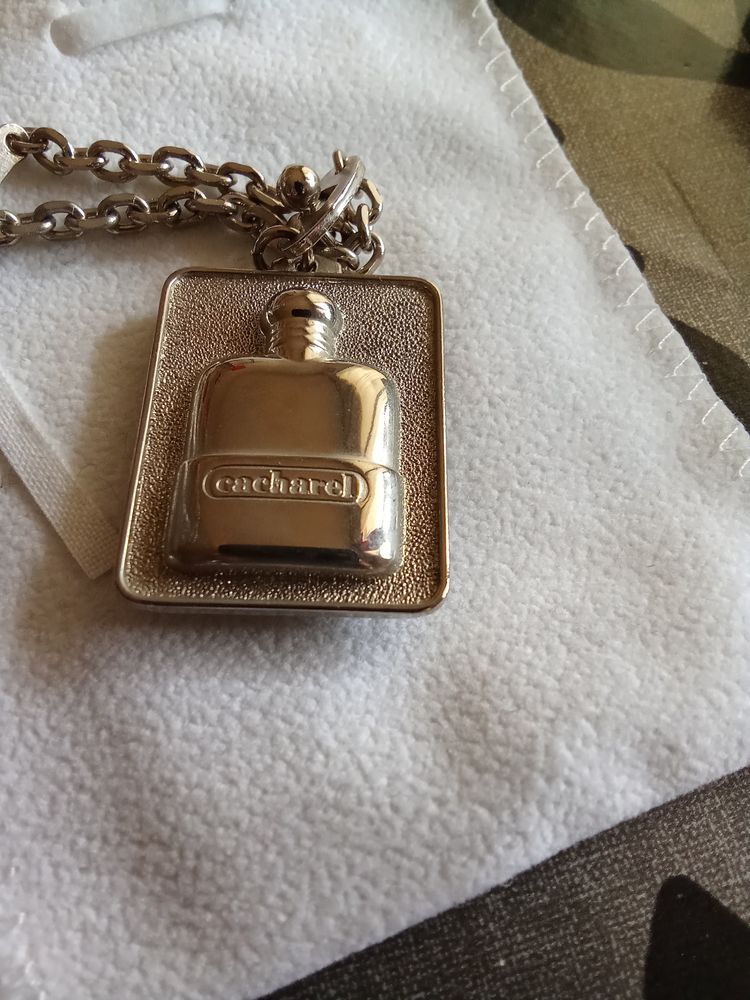 Porte-cl�   Cacharel  65 Nice (06)