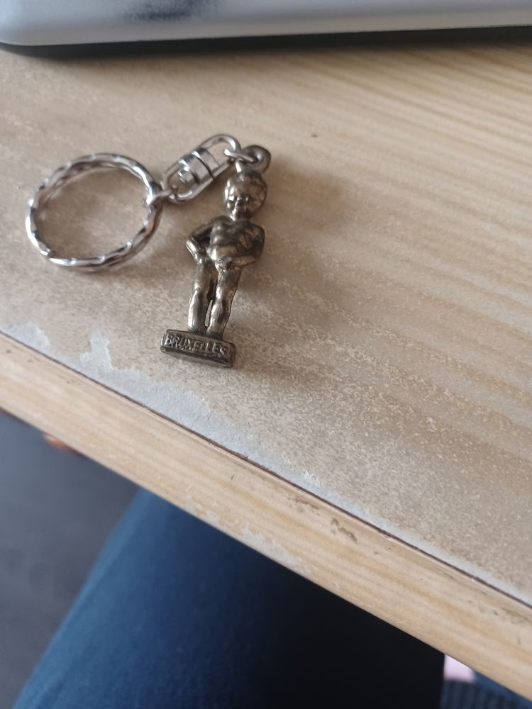 porte clef MANNEKEN PIS 3 Fontaines-sur-Sa�ne (69)