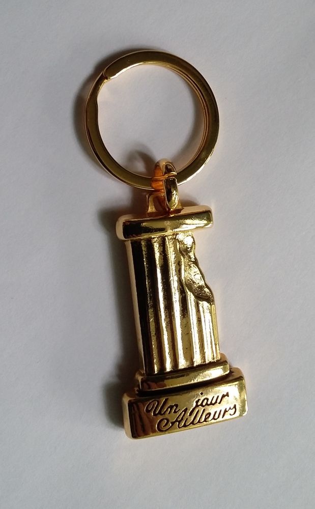 Porte clef publicitaire  : Un jour ailleurs ( parfum ) 8 Limoges (87)