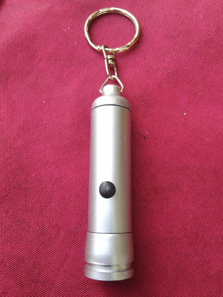 Porte-clefs qui s'allume 2 Avermes (03)