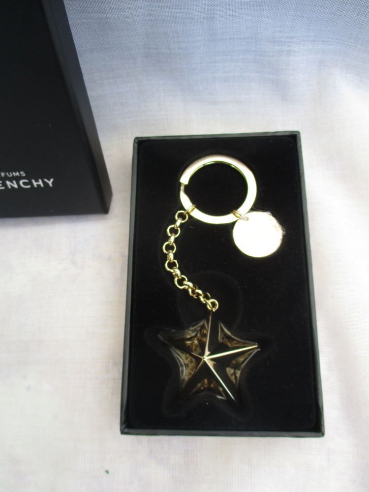 Porte-Clefs Fantaisie Dor� - Neuf 19 La Fert�-Alais (91)