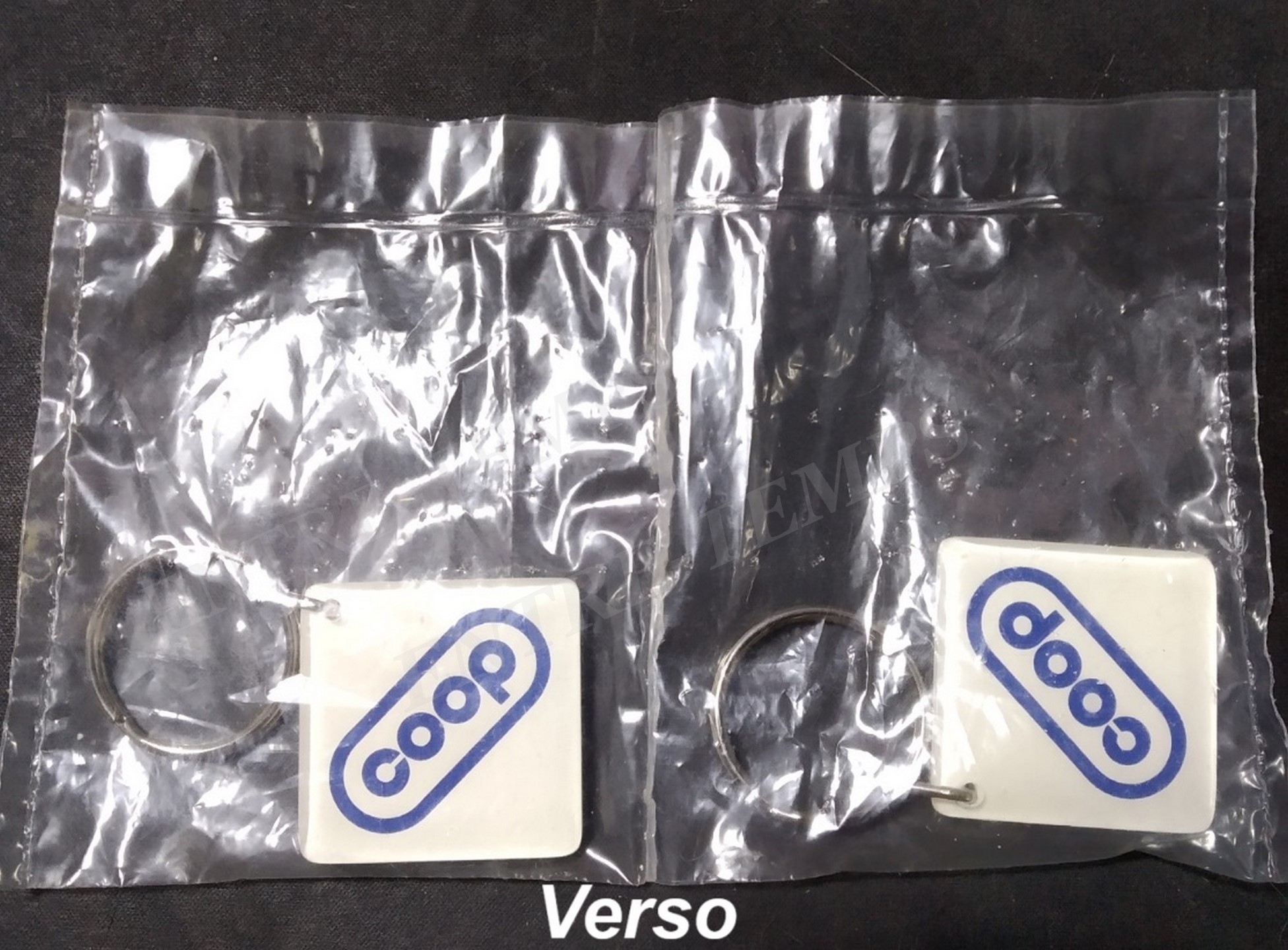 2 PORTE-CLEFS KEYCHAIN COOP BLISTER SCELLE 1960 15 Sergines (89)