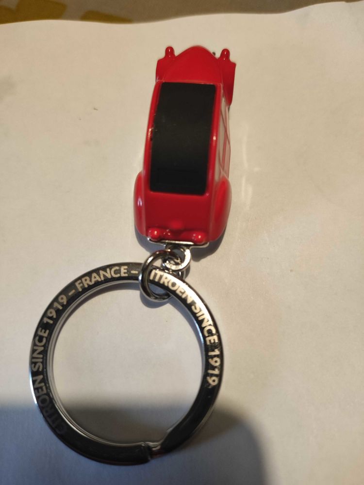 Porte-cl�s Citro�n since 1919 m�tal argent� 35 Verneuil-sur-Seine (78)