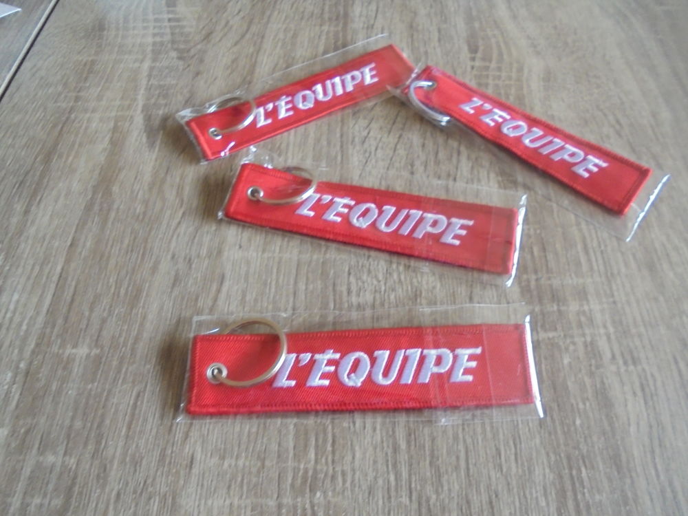 4 porte-cl�s L'EQUIPE (28a) 6 Tours (37)