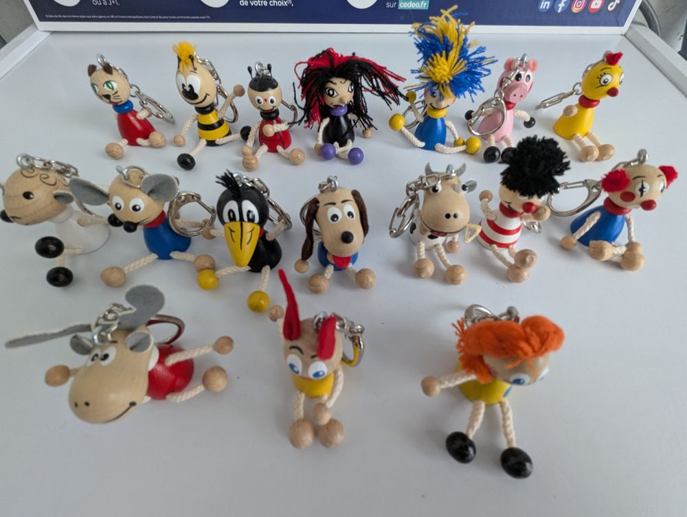 Lot porte cl�s figurine bois et porte photo, produits neuf. 55 Venette (60)